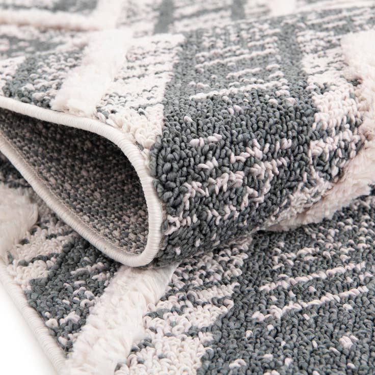 Detail image of 4' x 6' Cherokee Rug