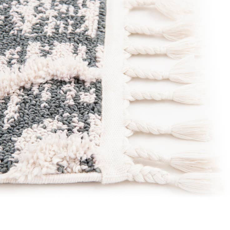 Detail image of 4' x 6' Cherokee Rug