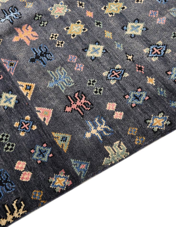 Detail image of 8' x 10' 2 Hand Knotted Darya Rug