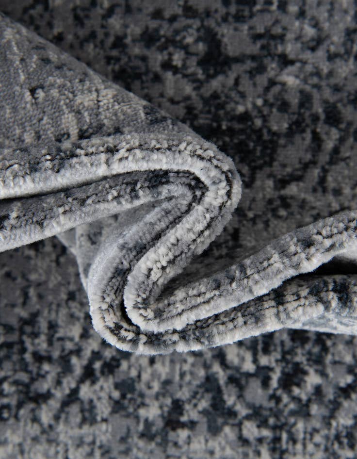 Detail image of 3' x 5' 3 Eliza Rug