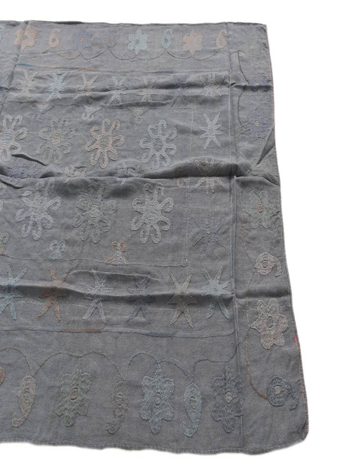 Detail image of 4' 10 x 6' 5  Hand Woven Kilim Suzani Wool Rug