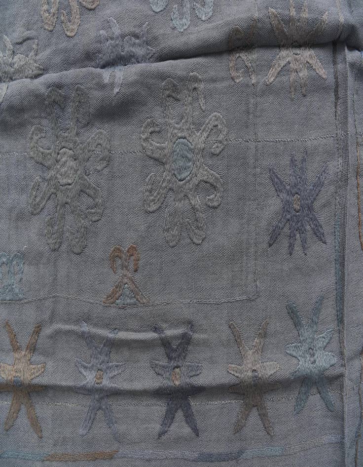 Detail image of 4' 10 x 6' 5  Hand Woven Kilim Suzani Wool Rug