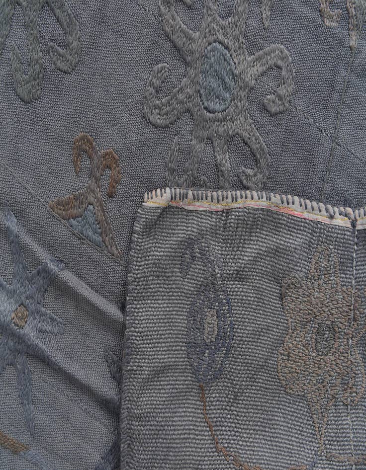 Detail image of 4' 10 x 6' 5  Hand Woven Kilim Suzani Wool Rug