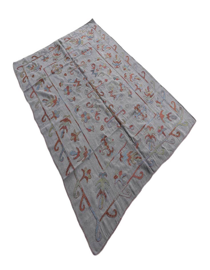 Detail image of 5' 7 x 7' 8  Hand Woven Kilim Suzani Wool Rug