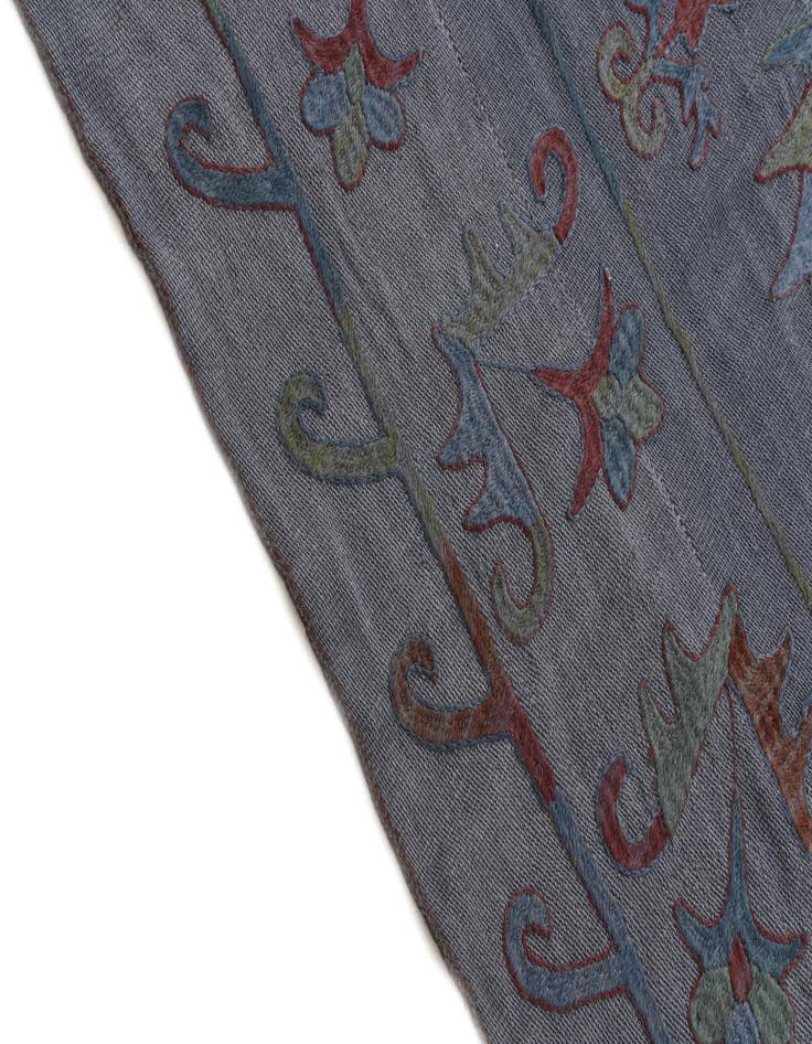 Detail image of 5' 7 x 7' 4 Hand Woven Kilim Suzani Wool Rug