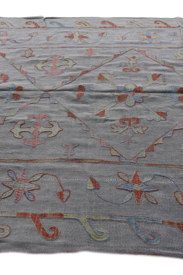 Detail image of 5' 8 x 7' 10 Hand Woven Kilim Suzani Wool Rug