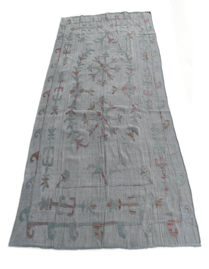 Detail image of 5' 5 x 8'  Hand Woven Kilim Suzani Wool Rug