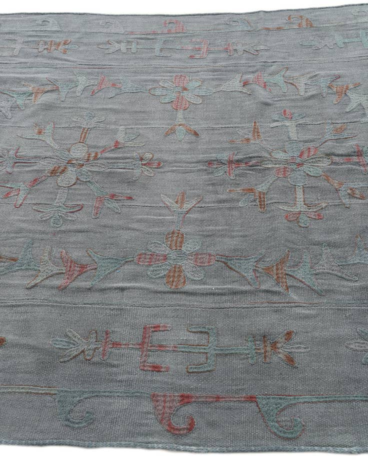 Detail image of 5' 5 x 8'  Hand Woven Kilim Suzani Wool Rug