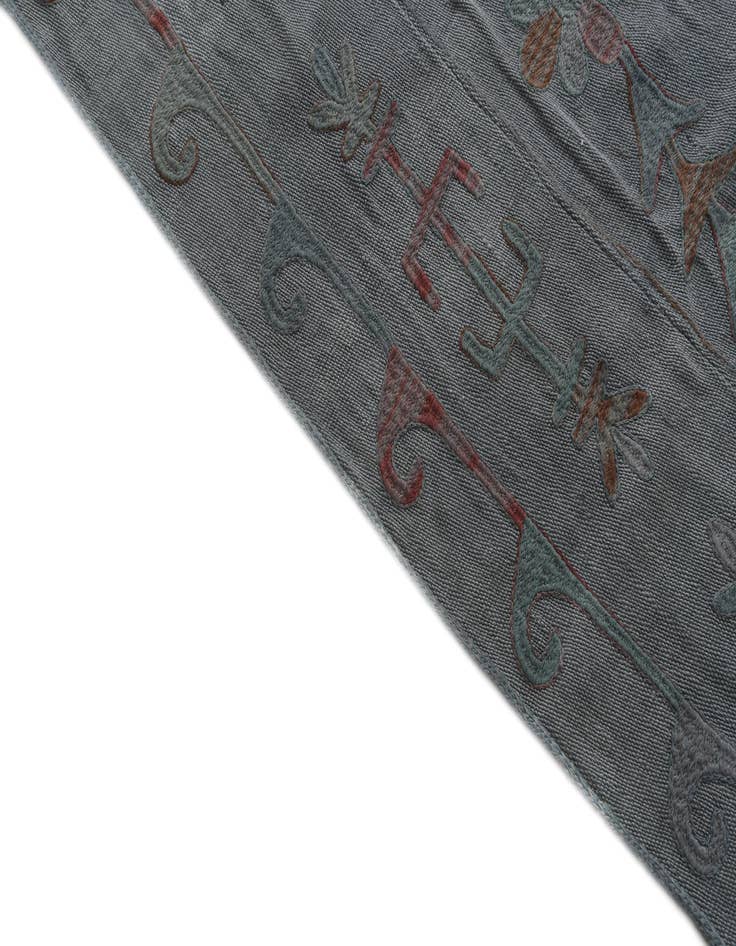 Detail image of 5' 5 x 8'  Hand Woven Kilim Suzani Wool Rug