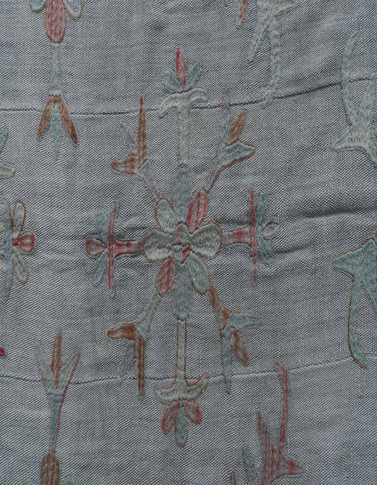 Detail image of 5' 5 x 8'  Hand Woven Kilim Suzani Wool Rug