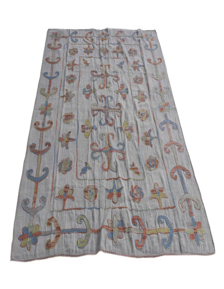 Detail image of 4' 9 x 6' 7 Hand Woven Kilim Suzani Wool Rug