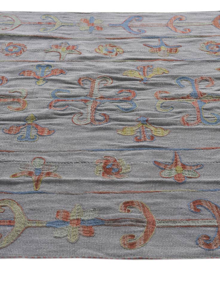 Detail image of 4' 9 x 6' 7 Hand Woven Kilim Suzani Wool Rug