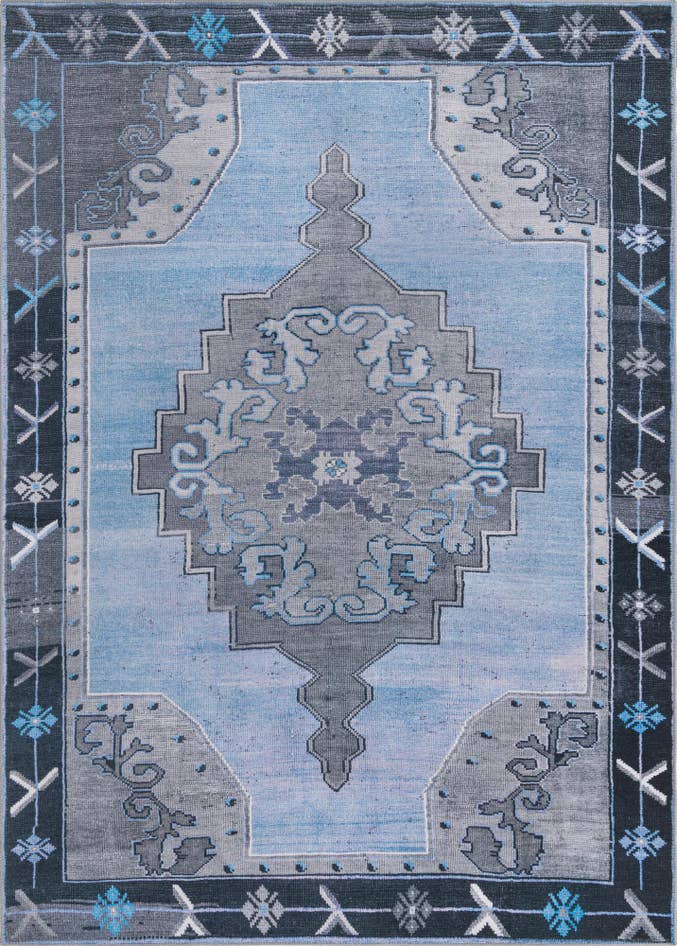 Detail image of 7' 6 x 10' 6 Washable Timeless Rug