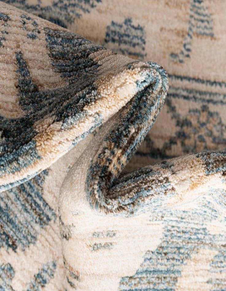 Detail image of 6' 7 x 9' 6 Noble Rug