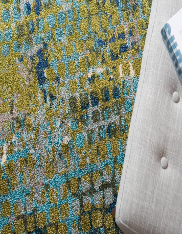 Detail image of 8' x 8'  Washable Spectrum Round Rug