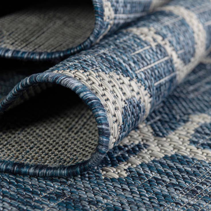 Detail image of 2' 7 x 4' Easy-Clean Coastal Indoor / Outdoor Hearth Rug