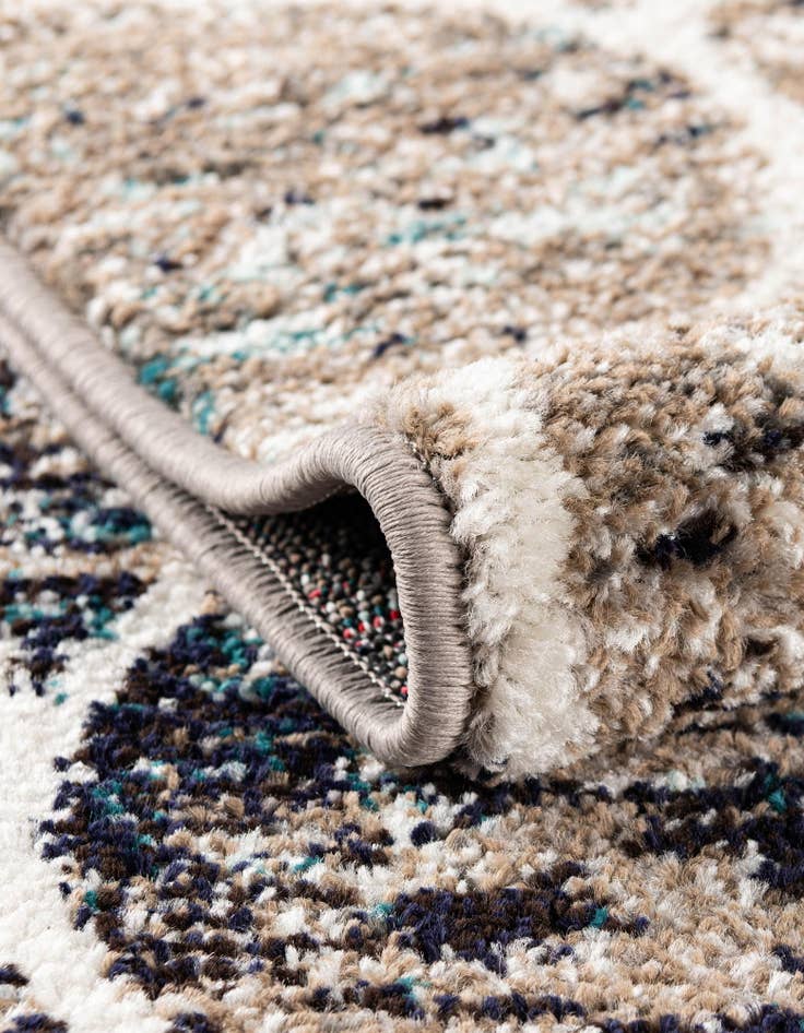 Detail image of 2' x 3' Lattice Frieze Oval Rug