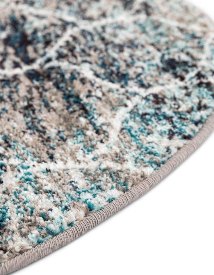 Detail image of 3' x 5' 3 Lattice Frieze Oval Rug