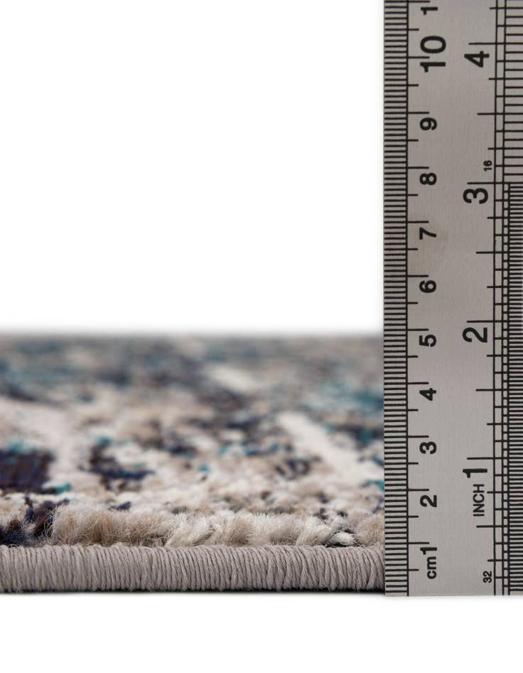 Detail image of 2' 7 x 12' Lattice Frieze Runner Rug