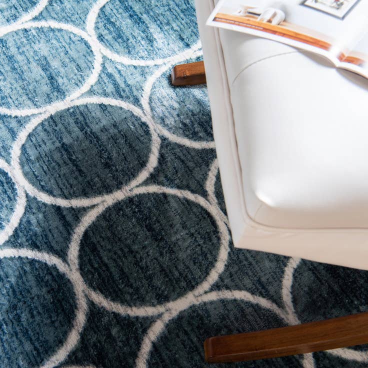 Detail image of 5' 3 x 5' 3 Lattice Trellis Octagon Rug
