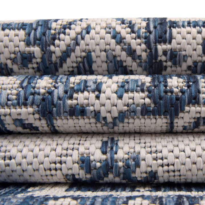 5' 3 x 5' 3 Easy-Clean Aztec Indoor / Outdoor Octagon Rug