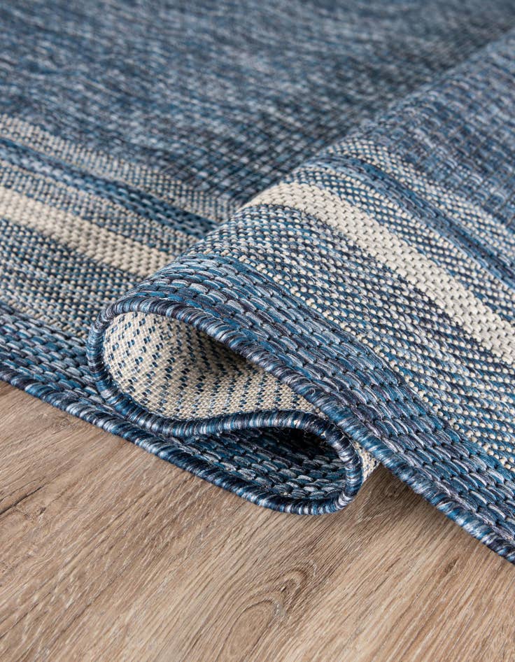 Detail image of 5' 3 x 5' 3 Easy-Clean Border Indoor / Outdoor Octagon Rug