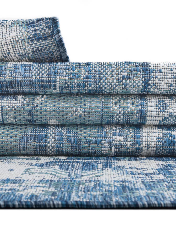 Detail image of 5' 3 x 5' 3  Washable Traditional Indoor / Outdoor Octagon Rug