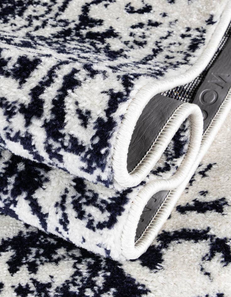 Detail image of 3' x 5' 3 Arlington Oval Rug