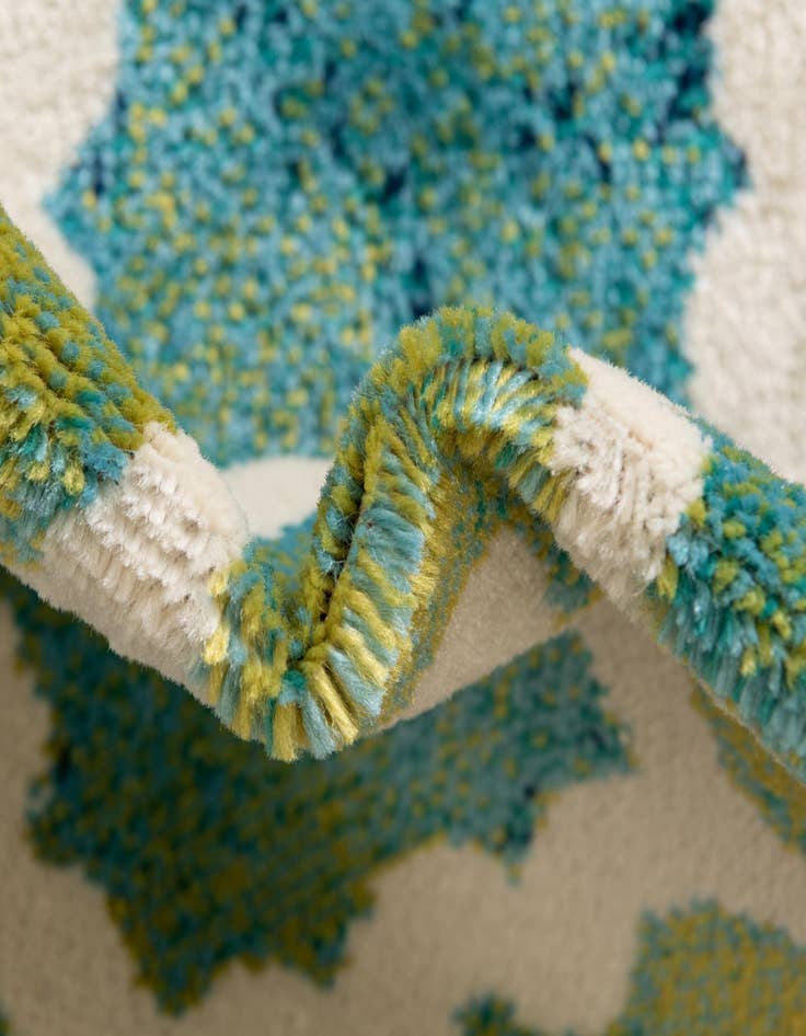 Detail image of 7' 10 x 10' Azalea Oval Rug