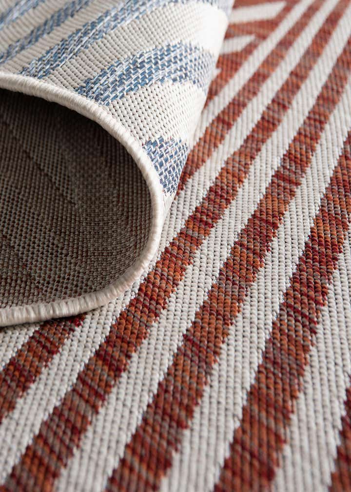 5' 3 x 8' Easy-Clean Jill Zarin Indoor / Outdoor Oval Rug