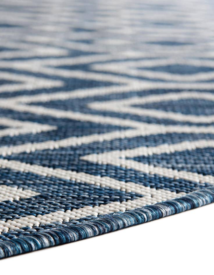 Detail image of 5' 3 x 8' Easy-Clean Jill Zarin Turks and Caicos Indoor / Outdoor Oval Rug