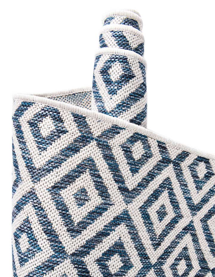5' 3 x 8' Easy-Clean Jill Zarin Costa Rica Indoor / Outdoor Oval Rug
