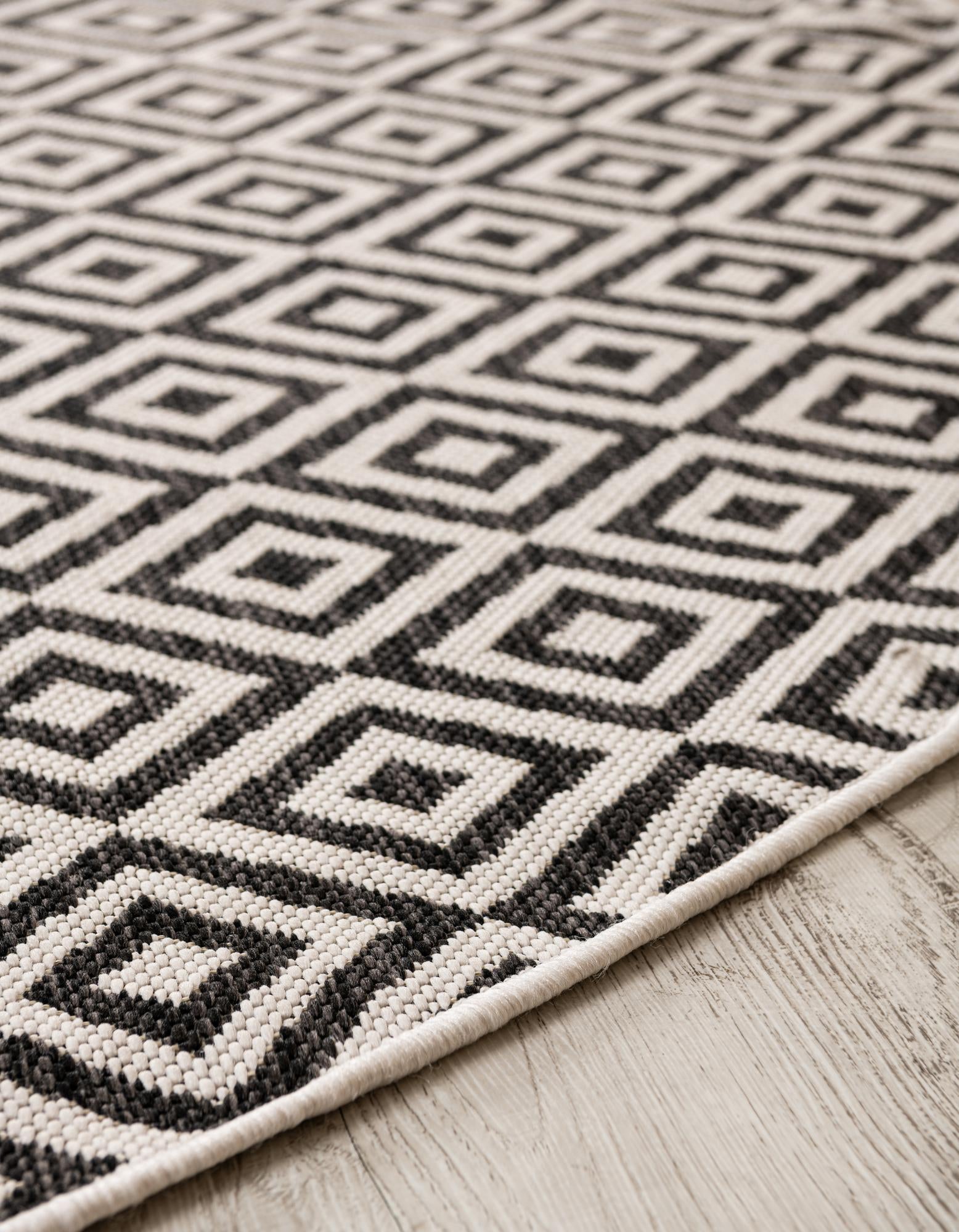 7' 10 x 10' Easy-Clean Jill Zarin Costa Rica Indoor / Outdoor Oval Rug