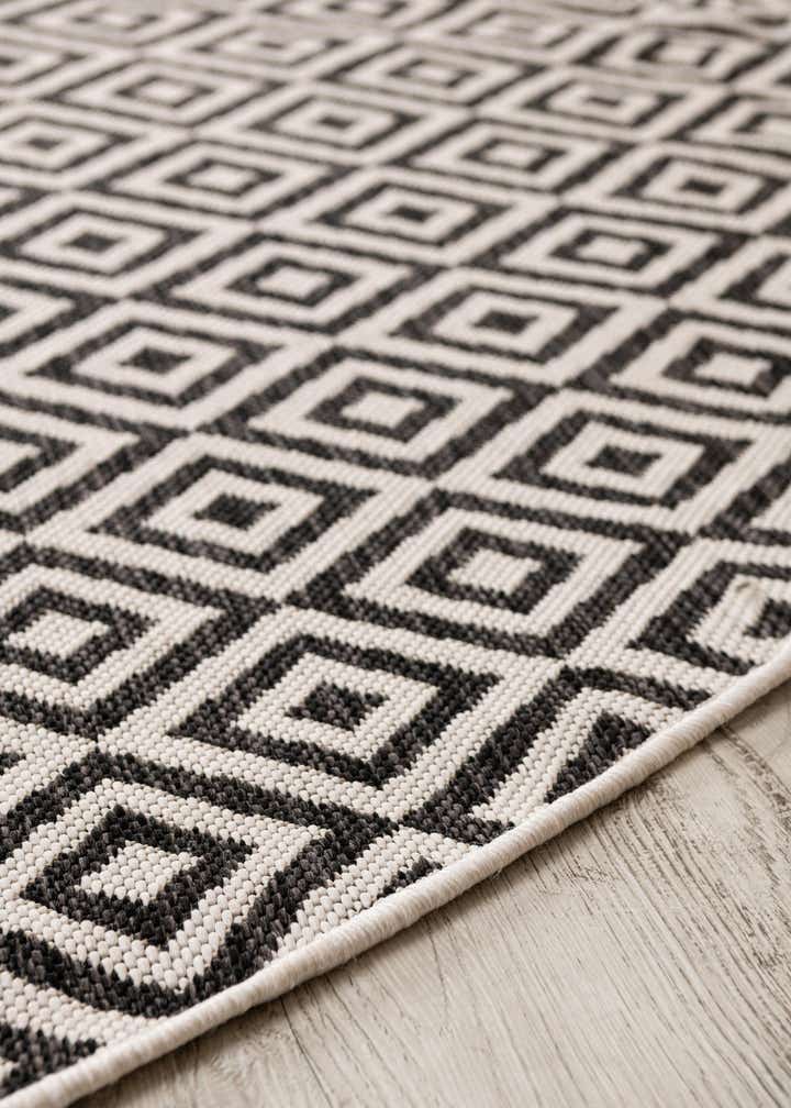 5' 3 x 8' Easy-Clean Jill Zarin Costa Rica Indoor / Outdoor Oval Rug