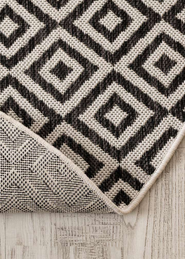5' 3 x 8' Easy-Clean Jill Zarin Costa Rica Indoor / Outdoor Oval Rug