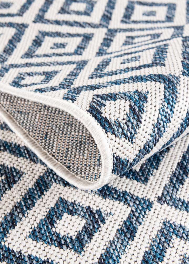 5' 3 x 8' Easy-Clean Jill Zarin Costa Rica Indoor / Outdoor Oval Rug