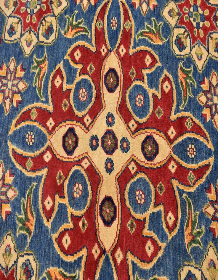 Detail image of 6' 6 x 6' 8 Hand Knotted Kazak Oval Rug