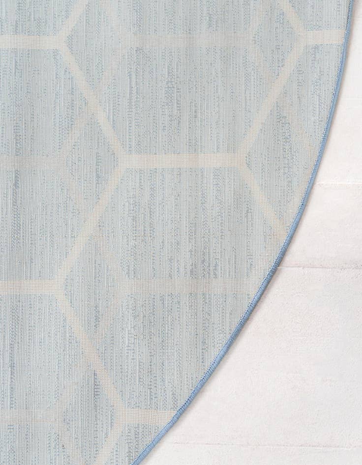 Detail image of 5' 3 x 8' Lattice Trellis Oval Rug