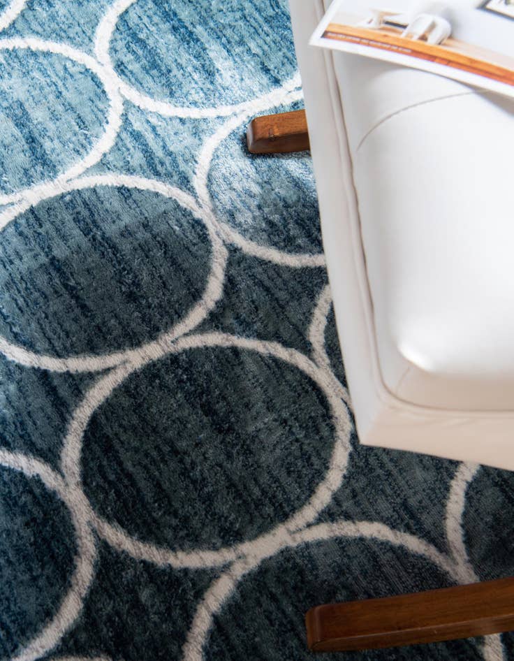 Detail image of 5' 3 x 8' Lattice Trellis Oval Rug