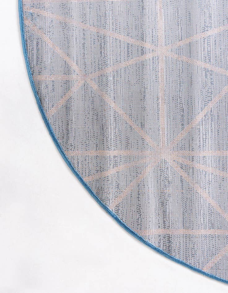 Detail image of 5' 3 x 8' Lattice Trellis Oval Rug