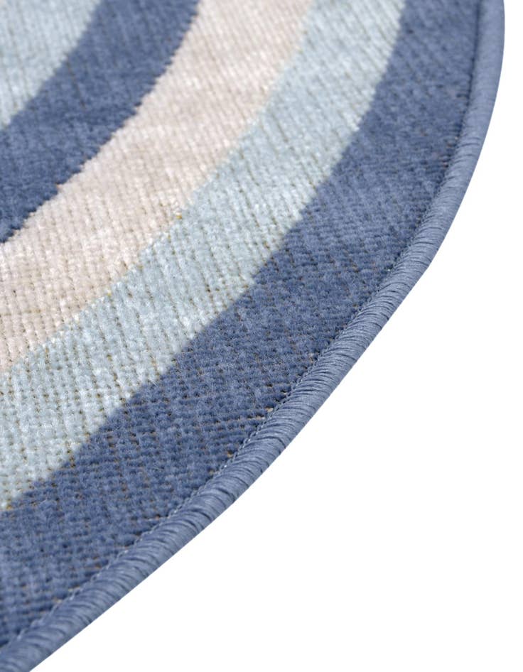 Detail image of 4' 1 x 6' 1 Lotus Oval Rug