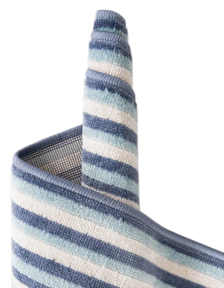 Detail image of 4' 1 x 6' 1 Lotus Oval Rug
