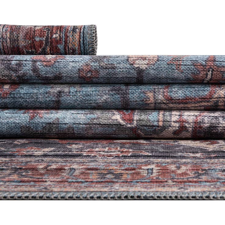 Detail image of 4' x 6' Washable Maahru Oval Rug