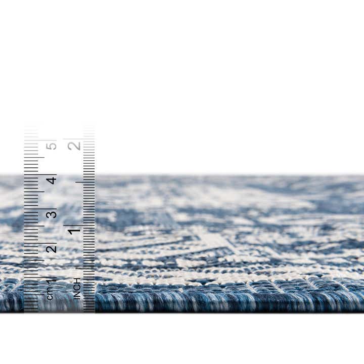 7' 10 x 10' Easy-Clean Aztec Indoor / Outdoor Oval Rug