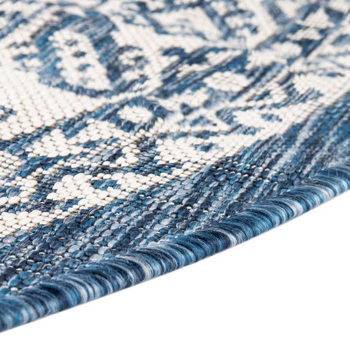 7' 10 x 10' Easy-Clean Aztec Indoor / Outdoor Oval Rug
