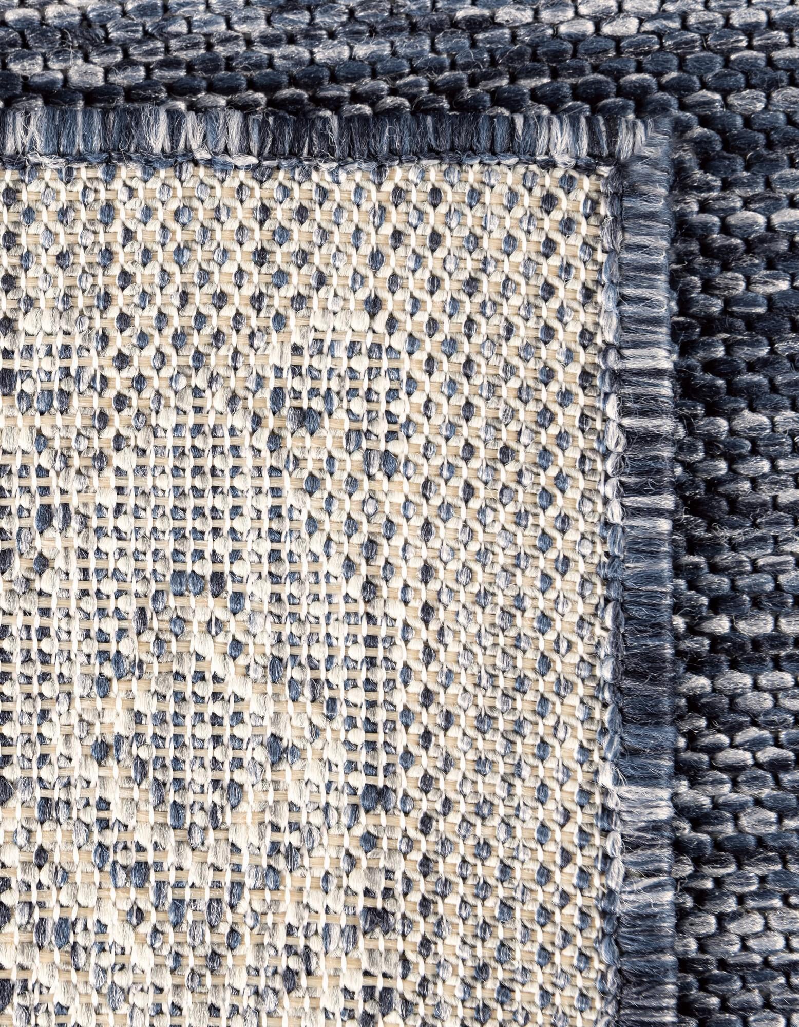 5' 3 x 8' Easy-Clean Border Indoor / Outdoor Oval Rug