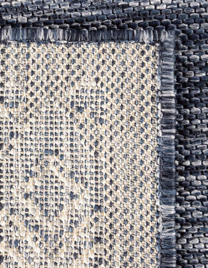 5' 3 x 8' Easy-Clean Border Indoor / Outdoor Oval Rug