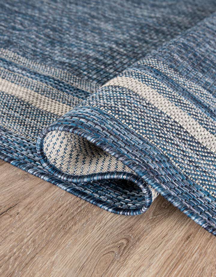 7' 10 x 10' Easy-Clean Border Indoor / Outdoor Oval Rug