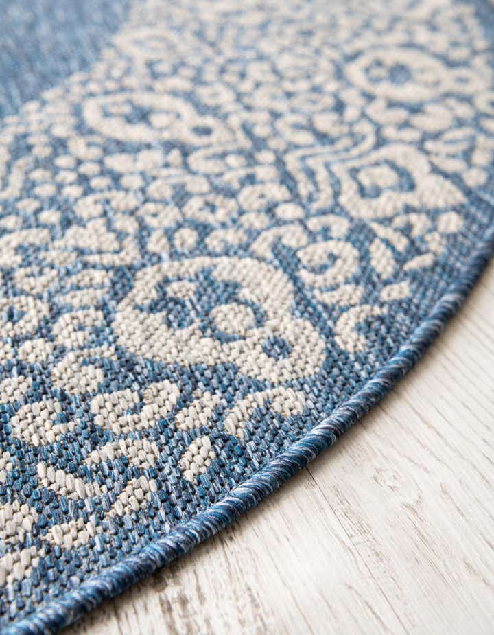 5' 3 x 8' Easy-Clean Border Indoor / Outdoor Oval Rug