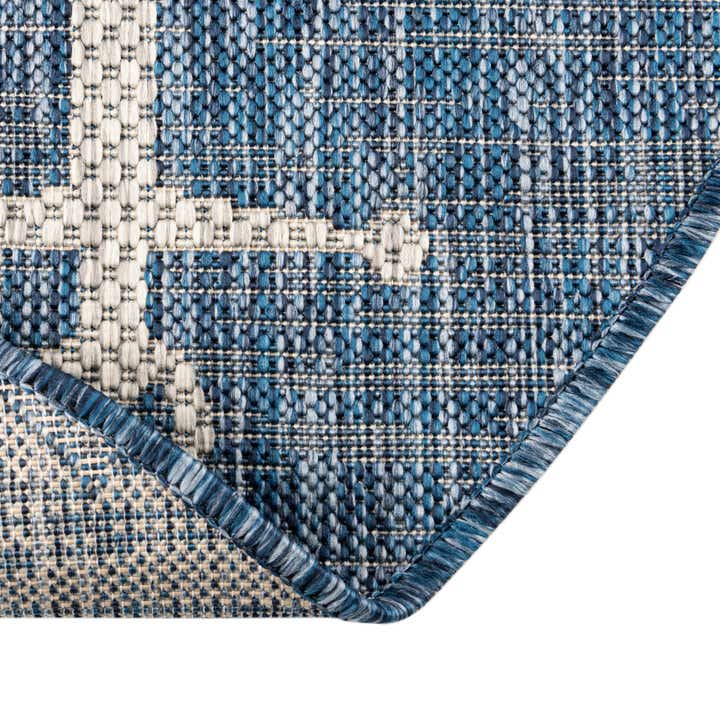 7' 10 x 10' Easy-Clean Coastal Indoor / Outdoor Oval Rug